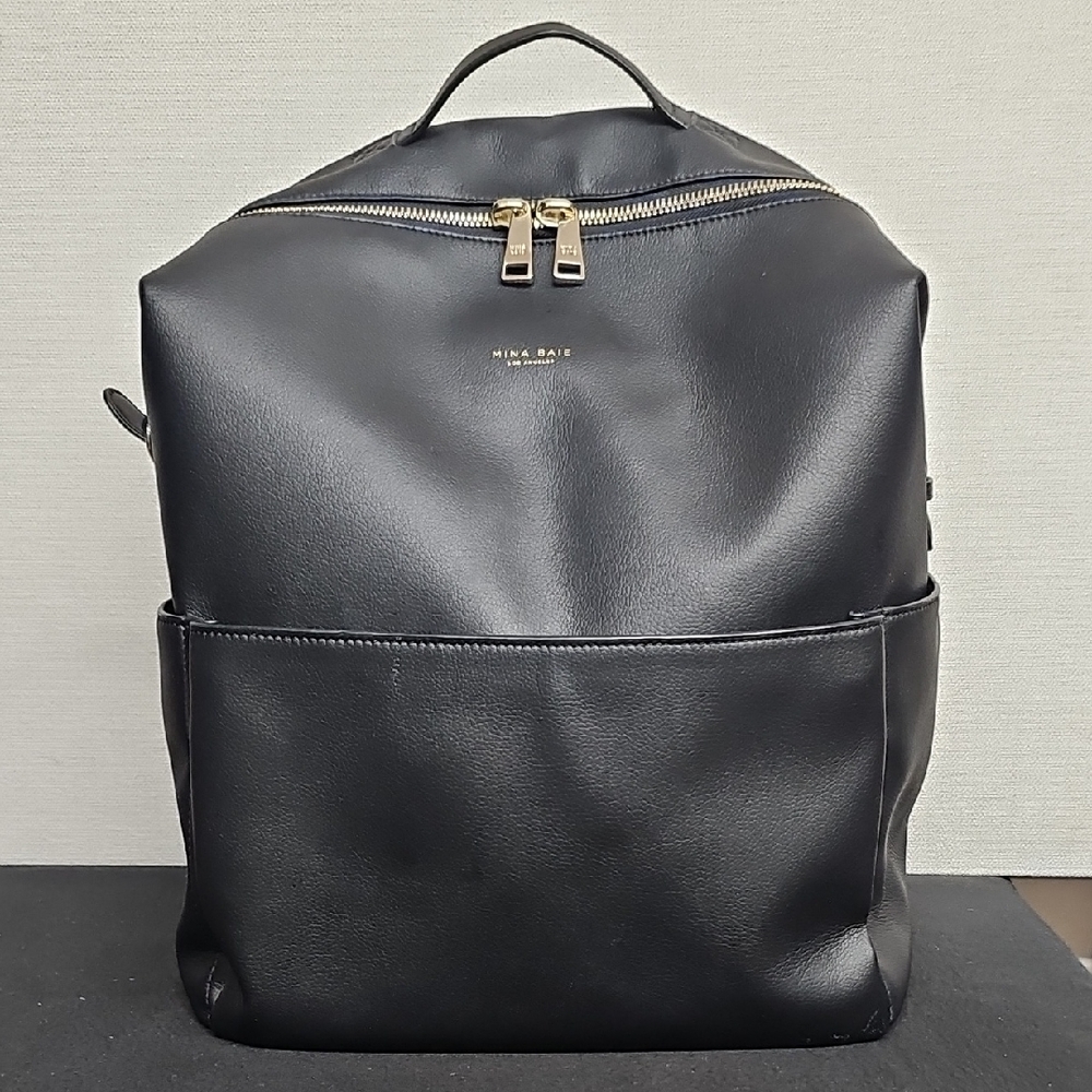 Mina Baie Black Leatherette Backpack - Sleek Women's Daypack